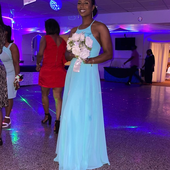 Backless gown - Picture 6 of 12